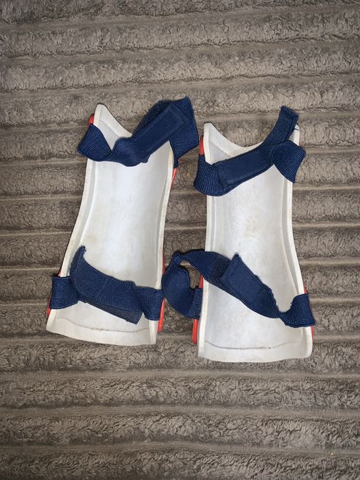 Щитки футбольні