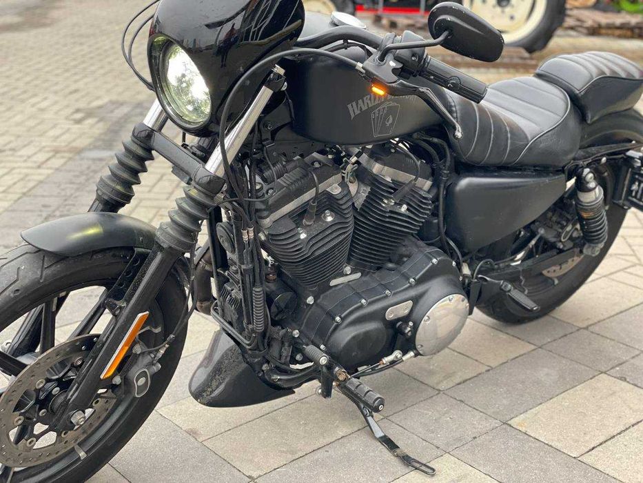 Мотоцикл Harley-Davidson 883 2017