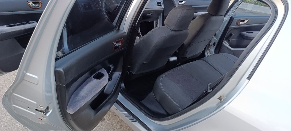 Пежо 307 2005 год 2.0 АВТОМАТ
