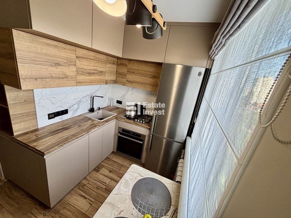 У продажу 4 кімн.кв.за адресою вул. Амосова,13.