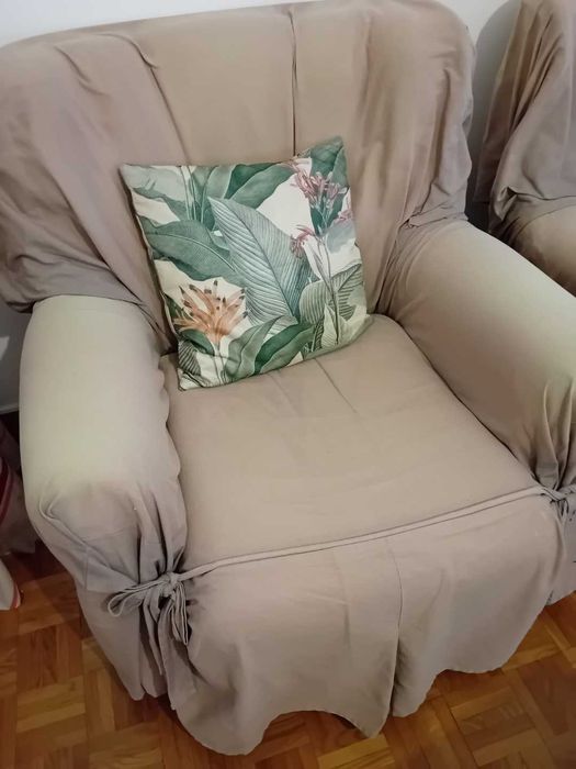 Sofá cama e poltronas (pode ser vendido em separado)