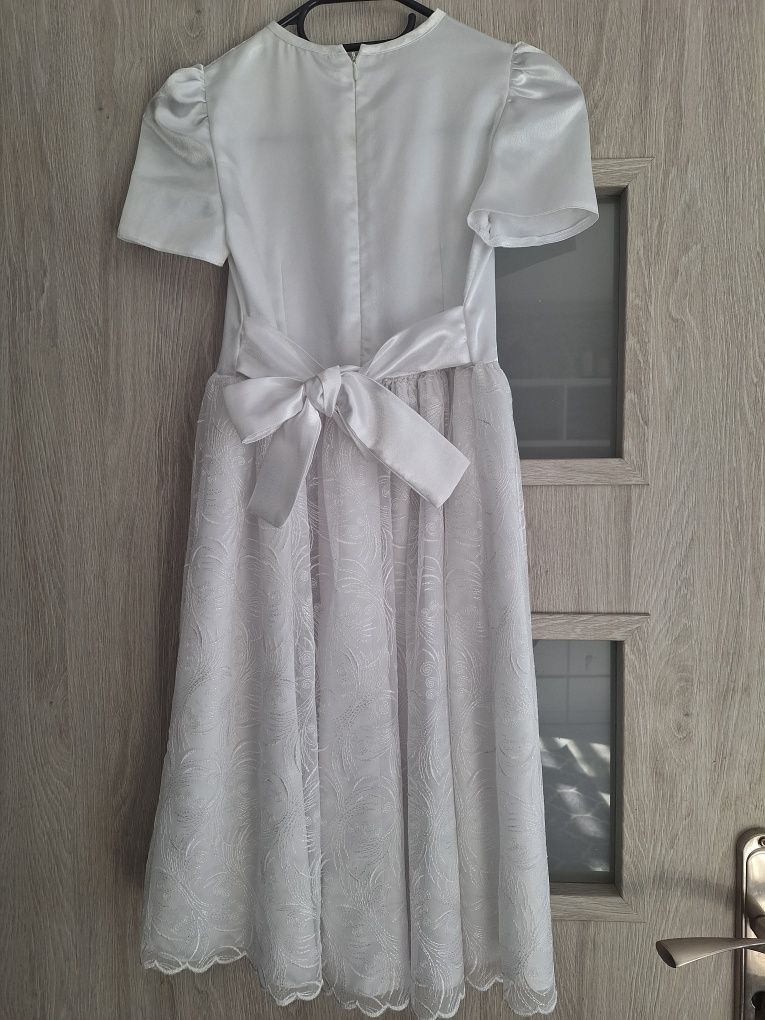 Biała sukienka tiulowa rozmiar 140 cm.