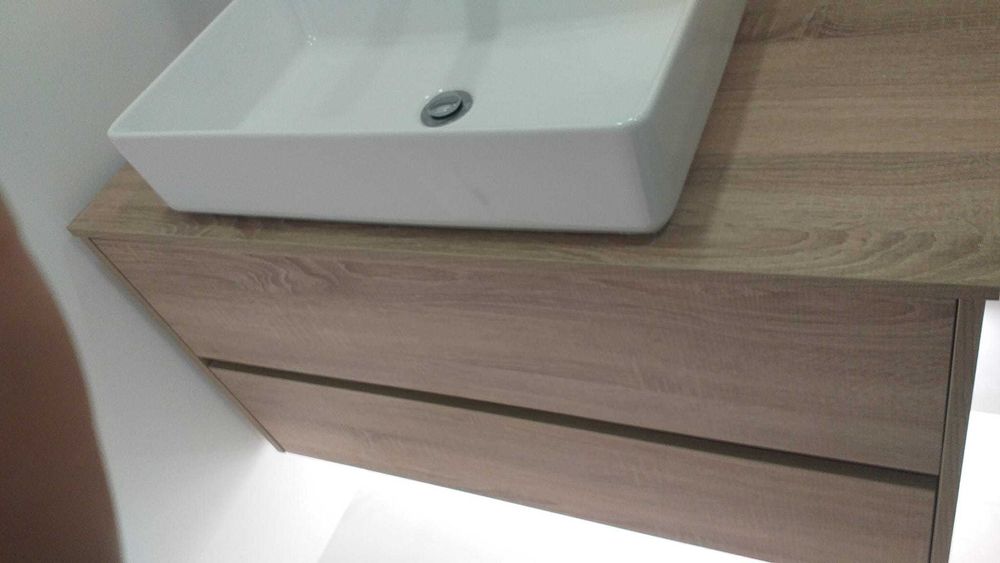 Mobiliário e decoração com projeto e fabrico.