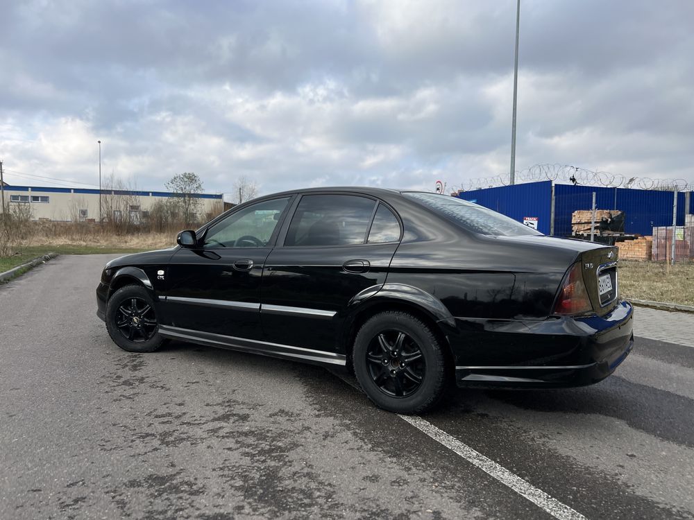 Продаю автомобіль Chevrolet Evanda