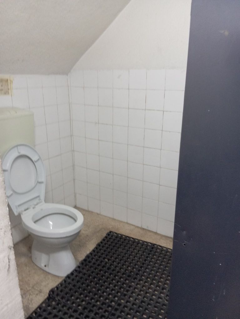 Armazém aluga-se na Ramada
