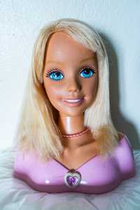 Cabeça- busto da Barbie