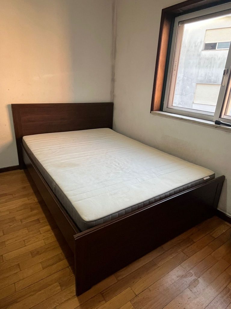 Cama de casal com colchao