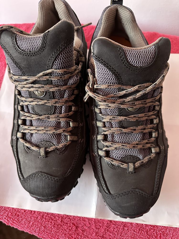 Merrell Intercept 43