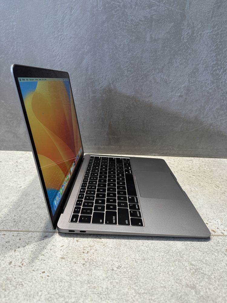 Apple Macbook Air 13’ 2018 intel i5 16gb 512gb SSD Space Grey чорний