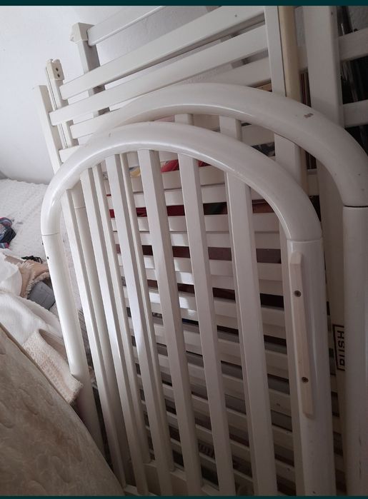 Cama de bebé branco lacado