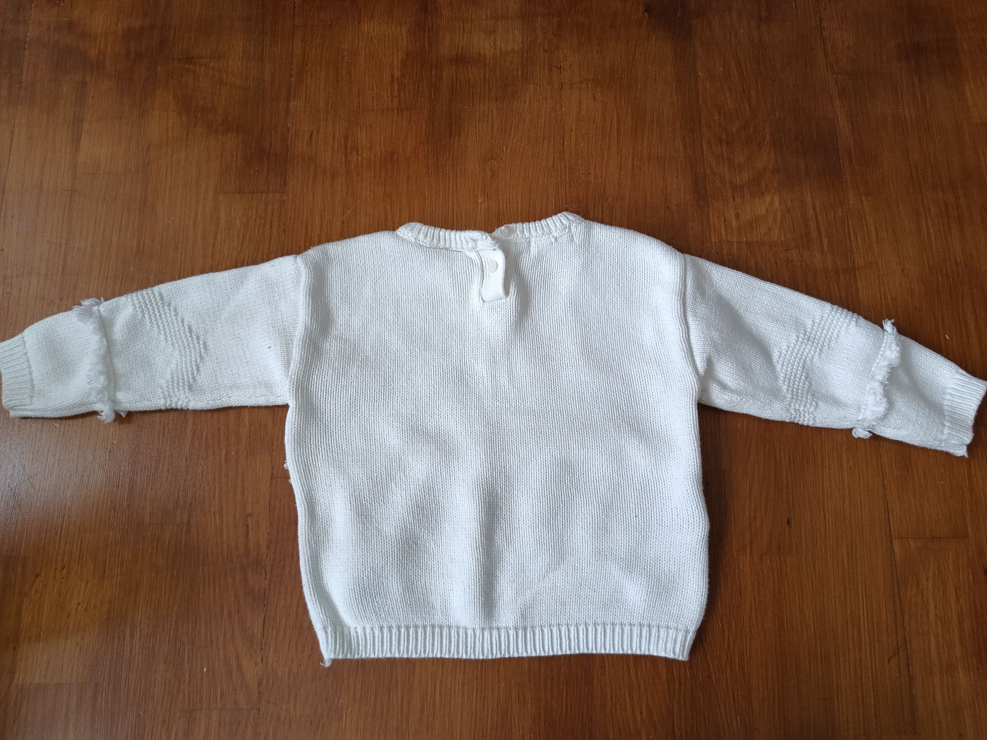Sweterek z frędzelkami, r. 80