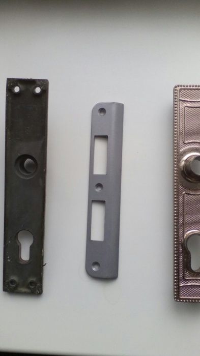 Накладка на дерев'яні двері під ручку і замок