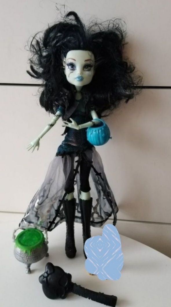 Lalka Monster High Frankie Stein  upiorne Halloween  kociołek