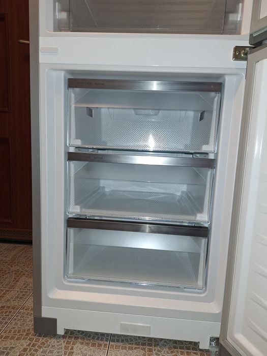 Lodówka Liebherr Pure KGNsdc 57Z03 Zamrażarka No Frost 201,5 cm