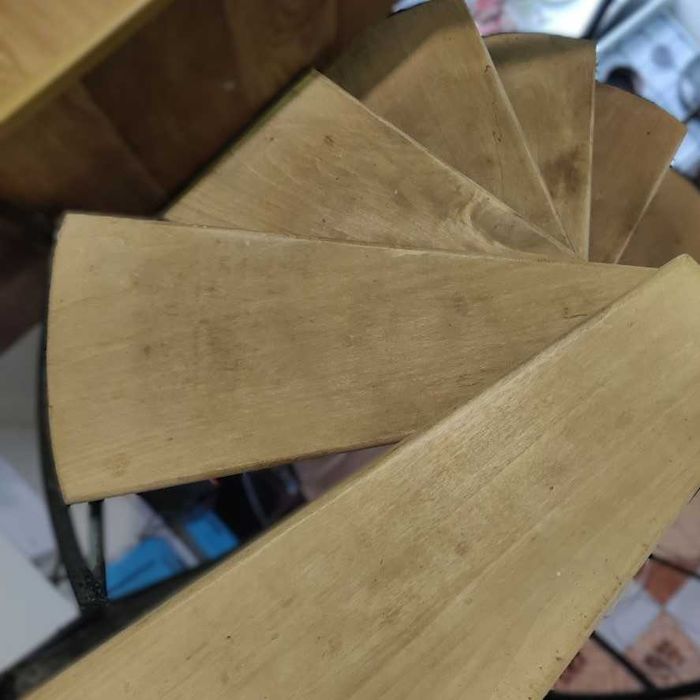 Сходи гвинтові металевий какркас дерево