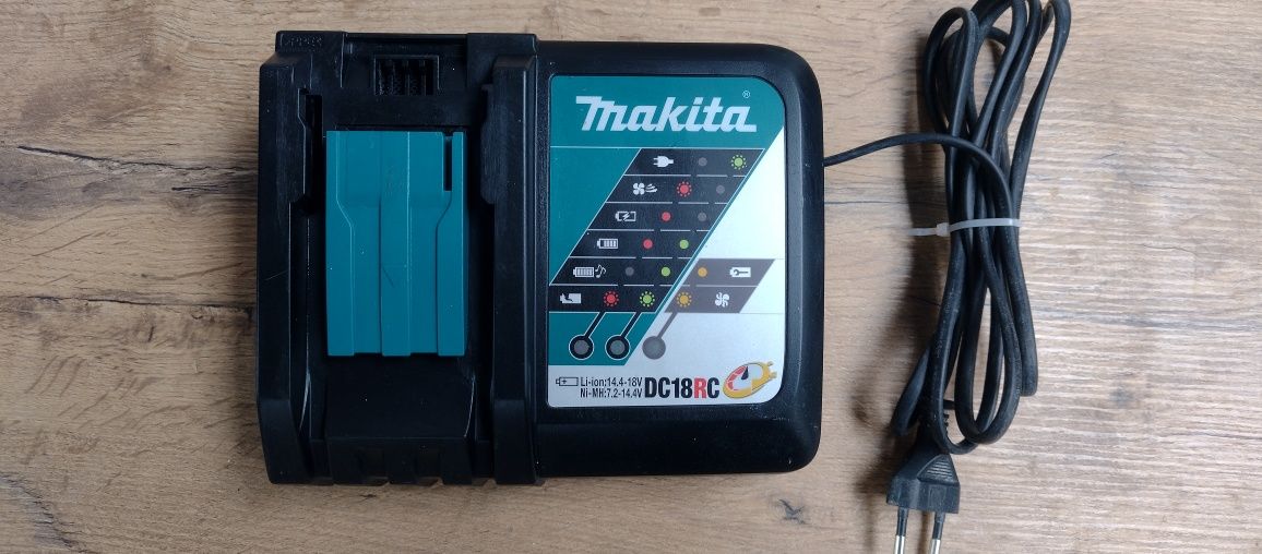 Ładowarka DC18RC