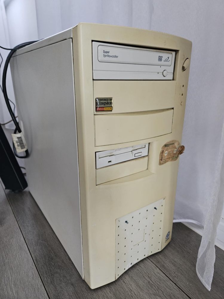 Komputer klawiatura i monitor