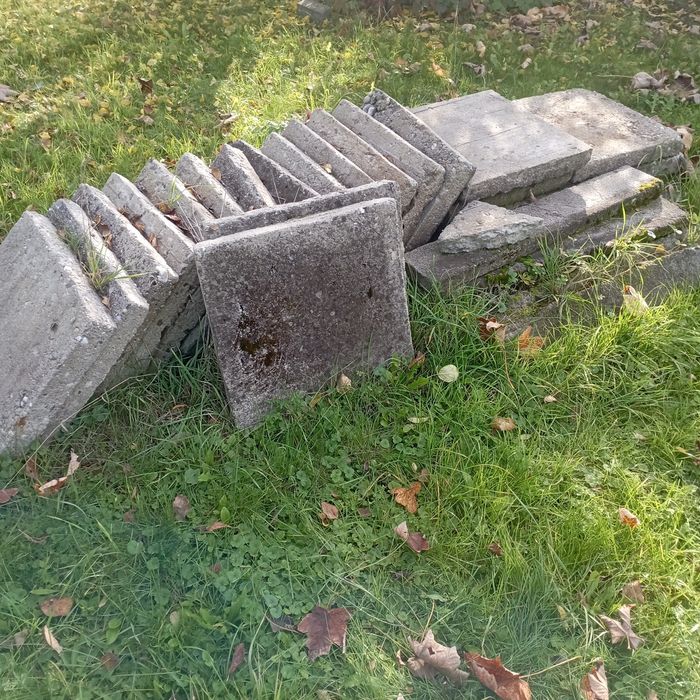 Sprzedam płyty chodnikowe plus krawezniki