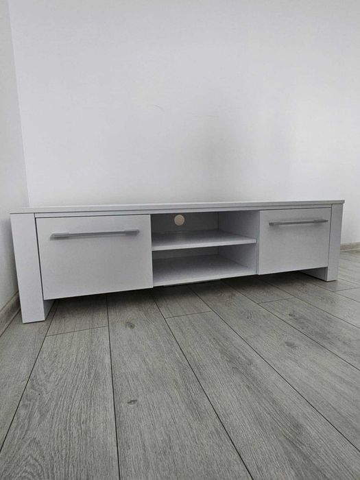 Sprzedam szafkę Rtv razem z telewizorem.