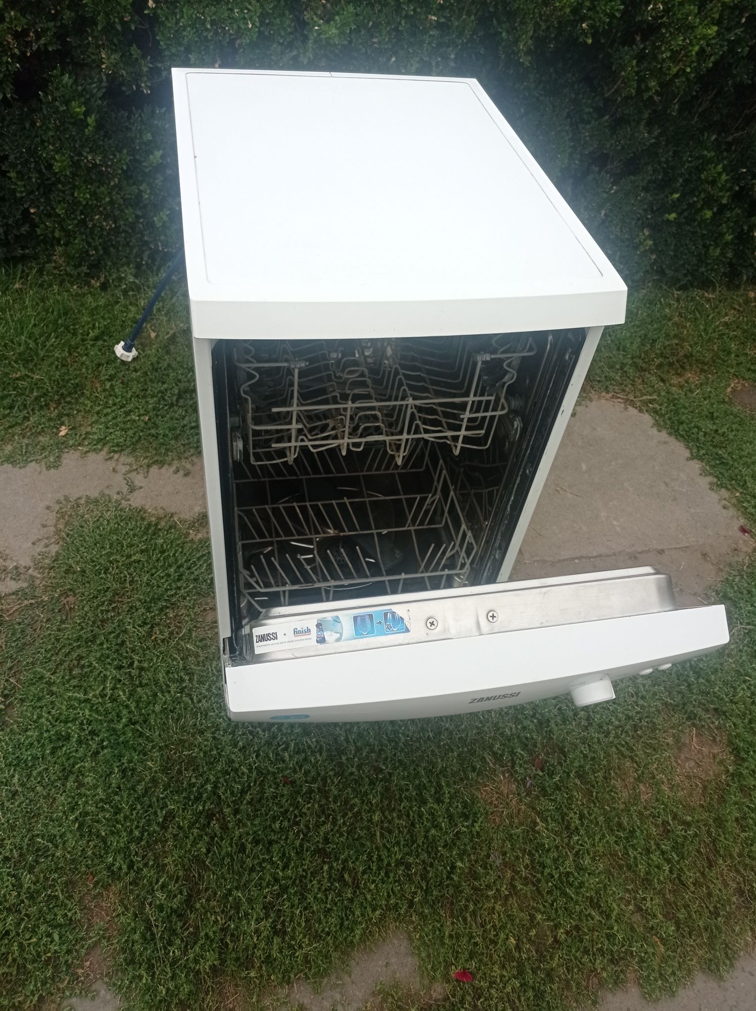 Посудомийка zanussi