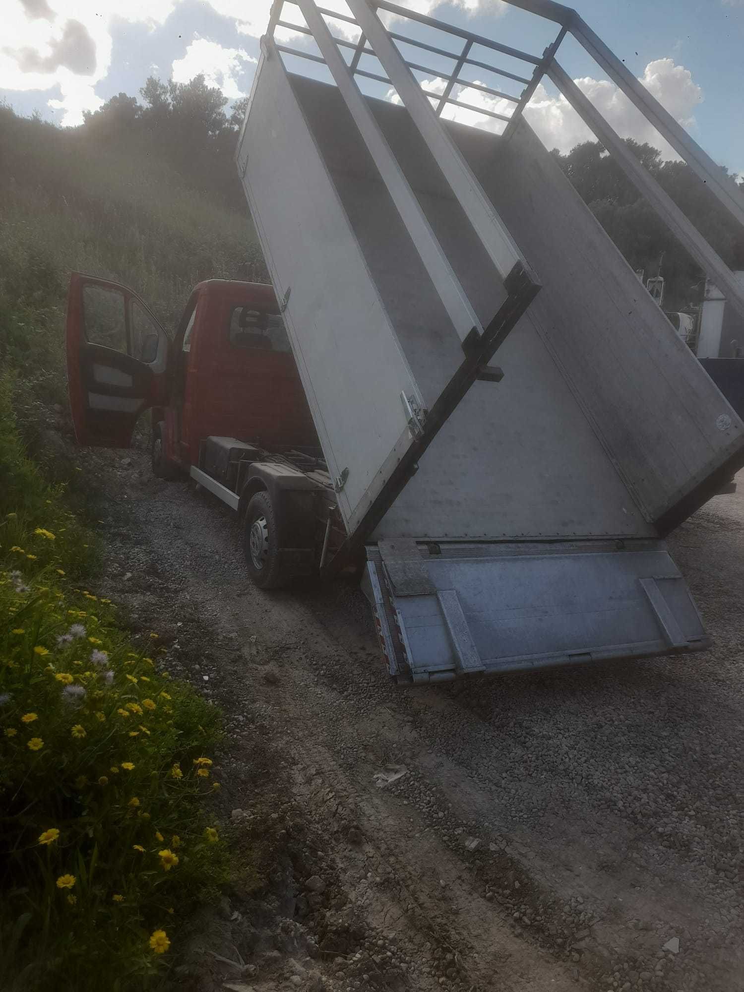 Basculante com taipal elevatório
