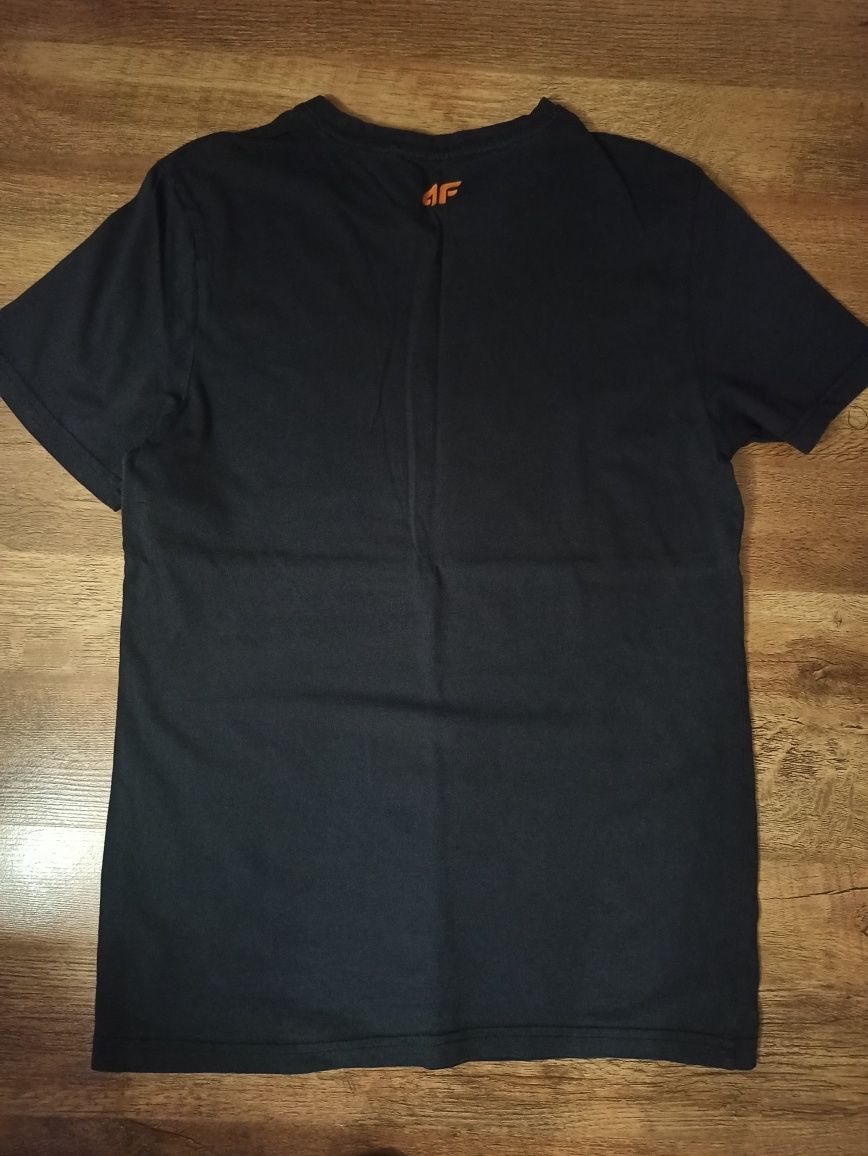 T-Shirt 2 szt. firmy 4F w rozm. S 164-170 krótki rękaw
