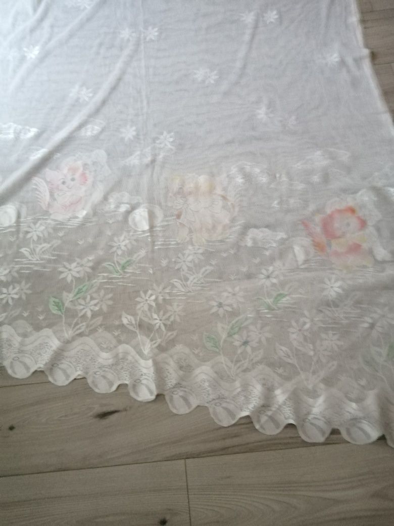 Biala firana dziecinna