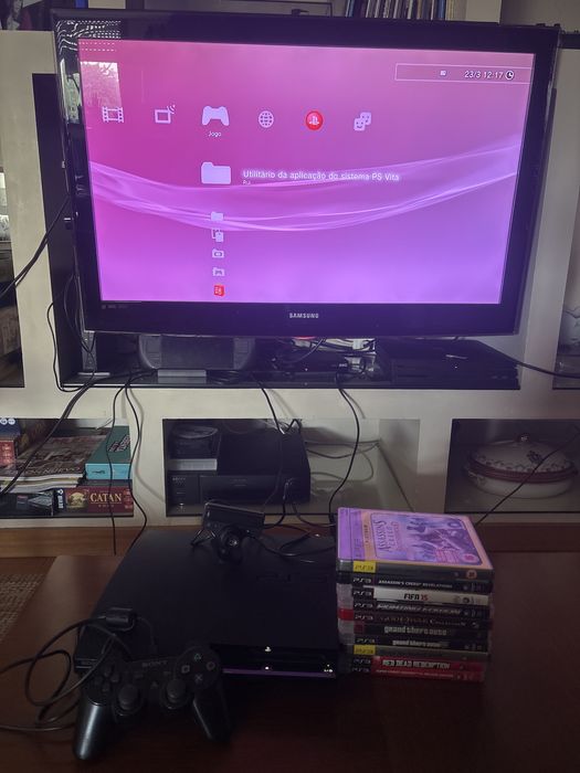 Playstation 3 slim 300 GB com comando e câmera + 10 jogos