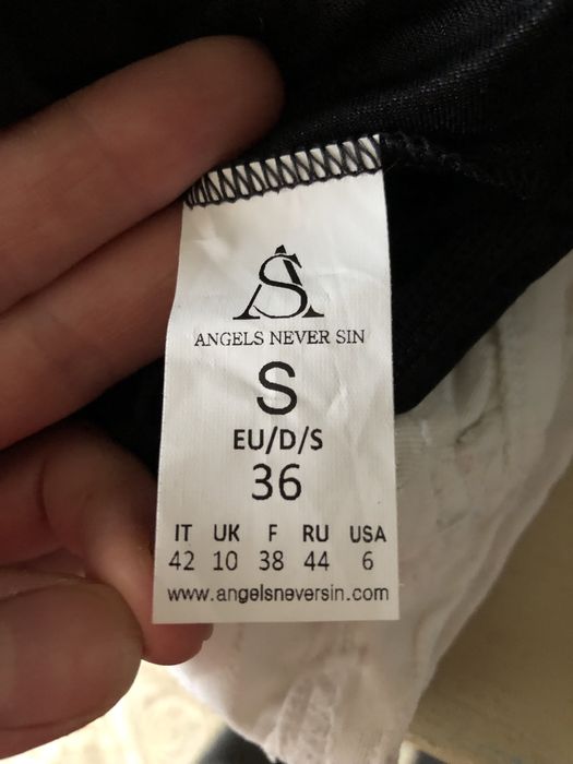 Еротична мінісукня