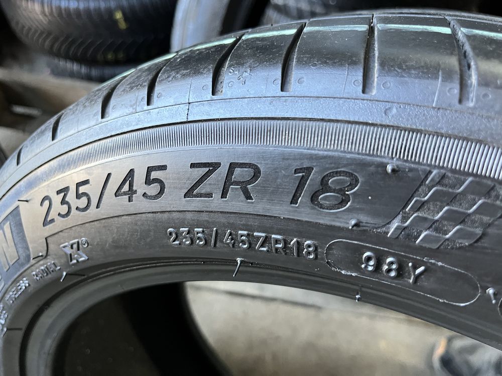 235 45 R18 Michelin pilot sport 4