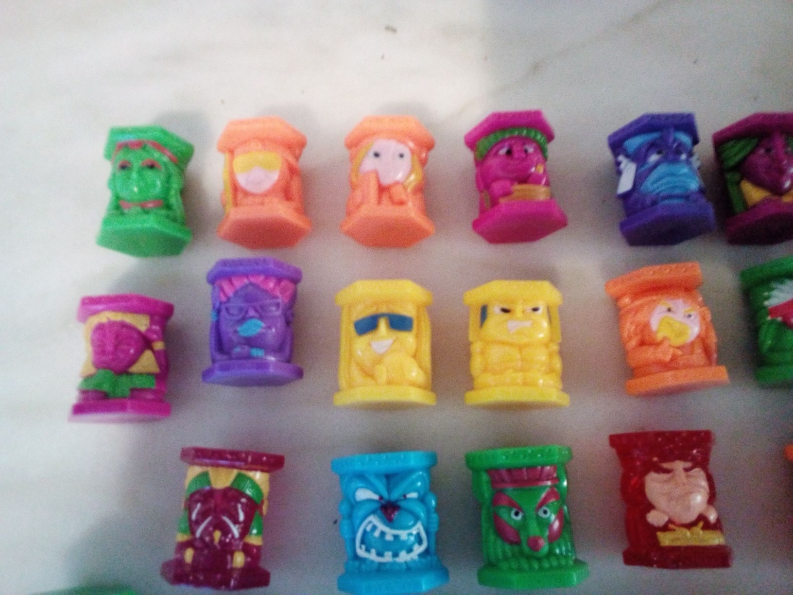 Conjunto de 40 Bonecos Abatons Diversos
