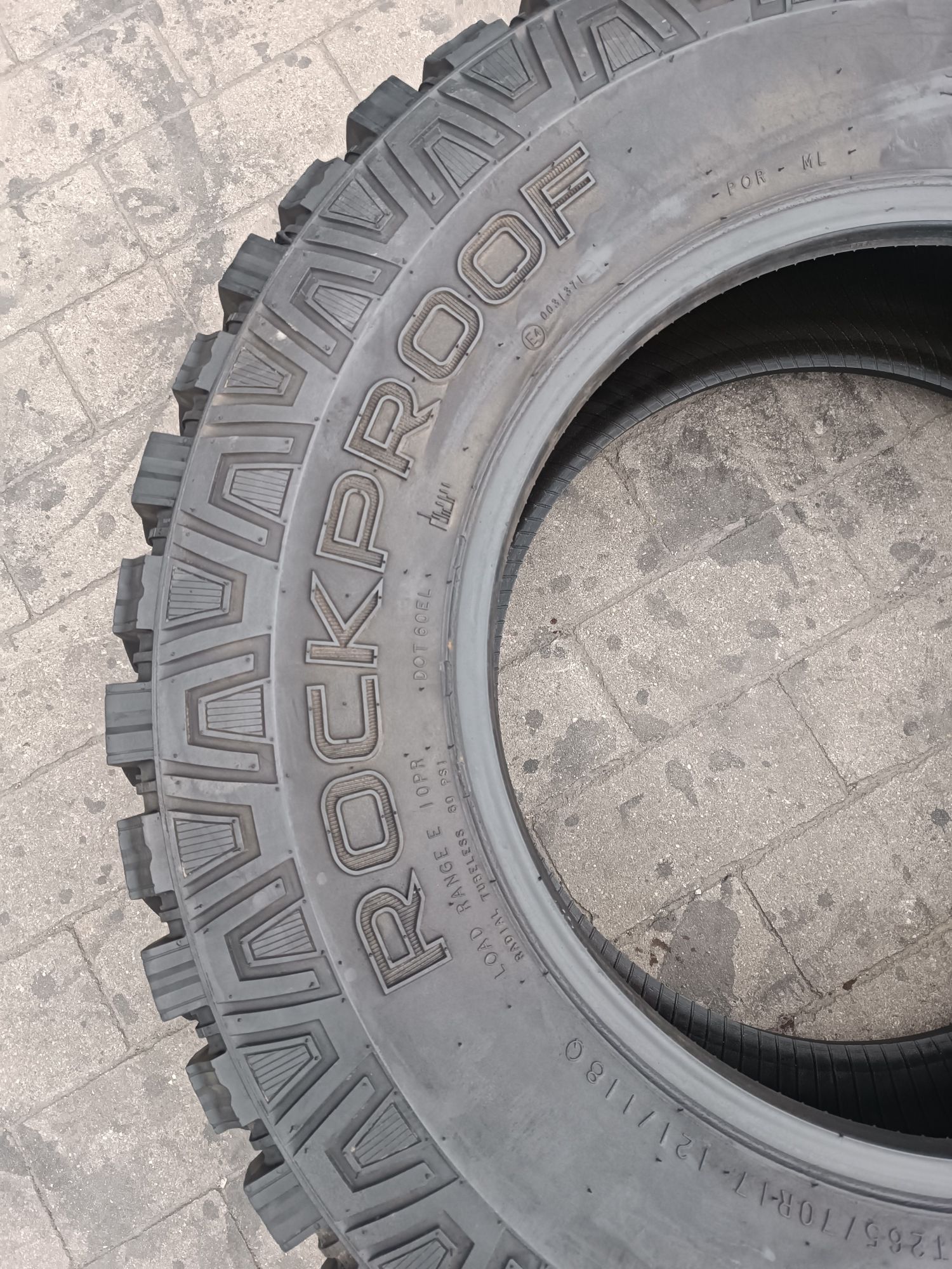 265/70R17  Nokian Rockproof