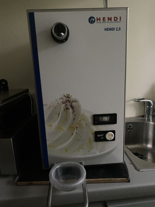 Automat do bitej śmietany Hendi