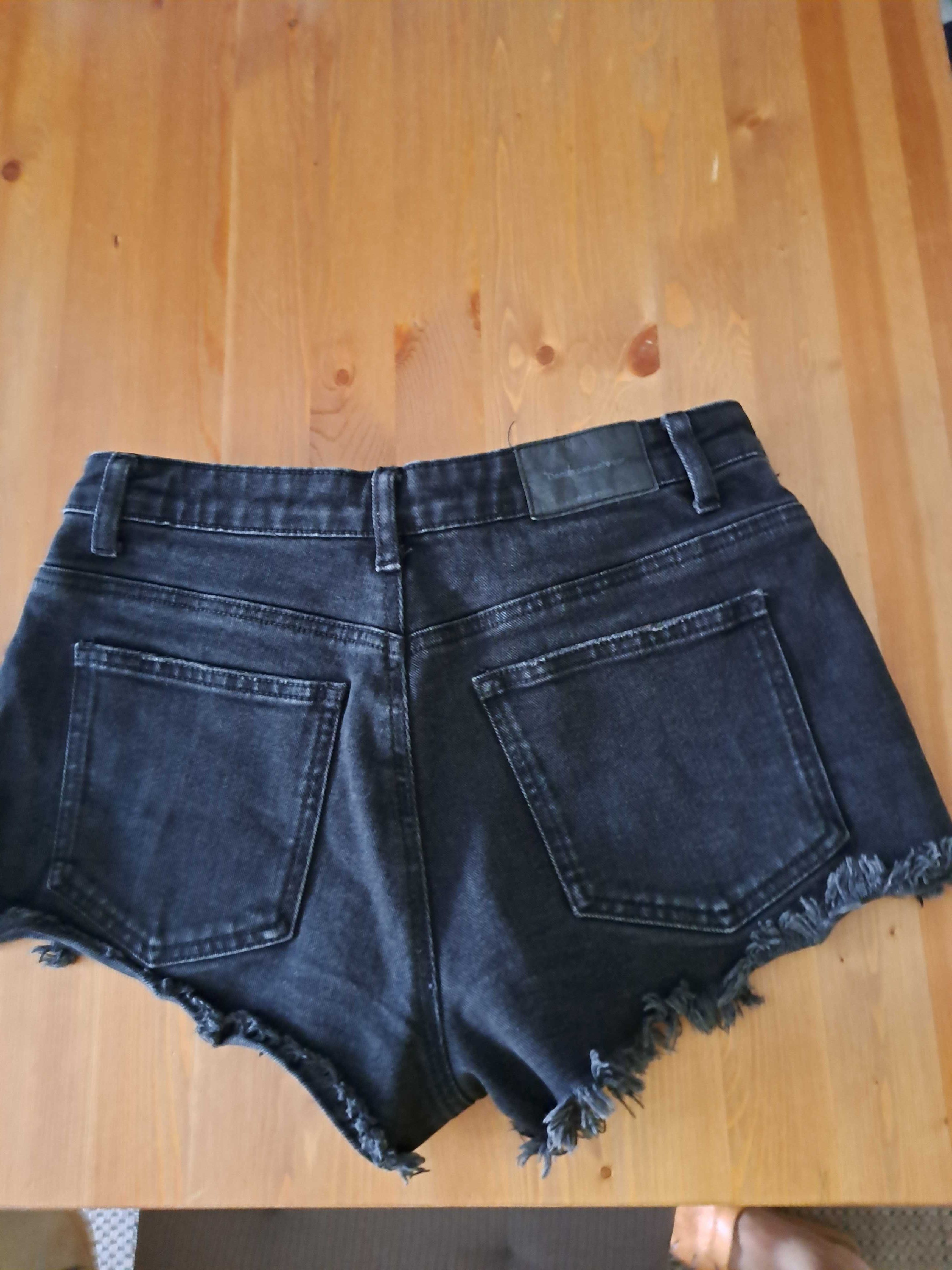 URBAN Revivo czarne jeansowe krótkie szorty r.36