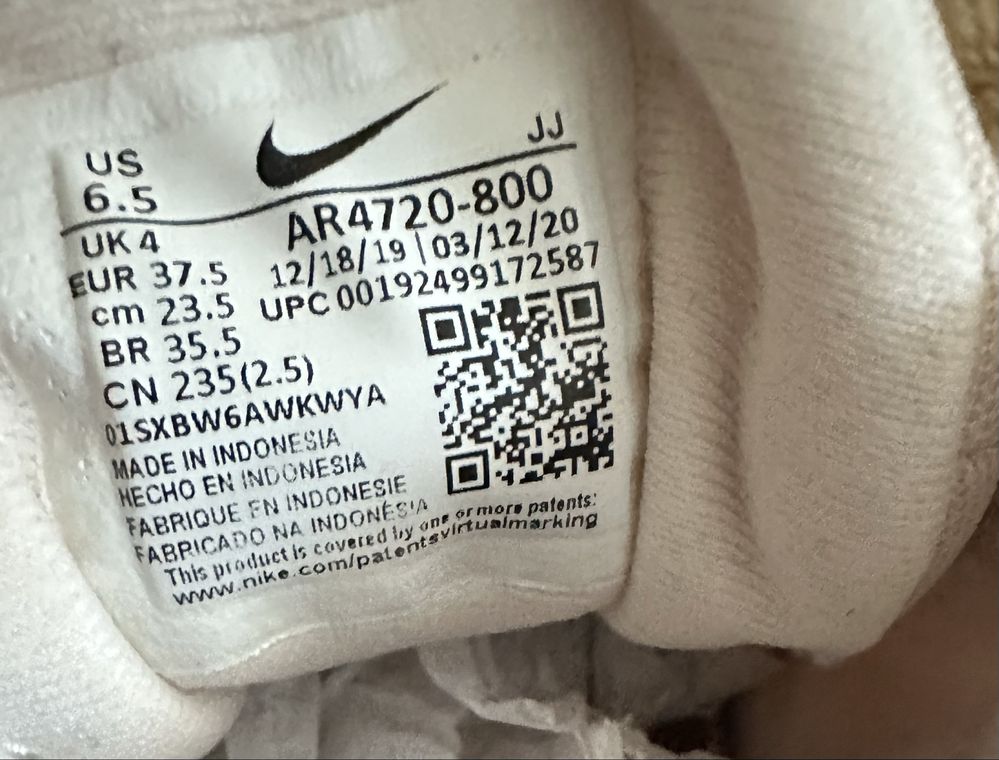 Жіночі кросівки Nike