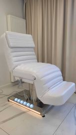 Biały fotel kosmetyczny elektrycznie sterowany