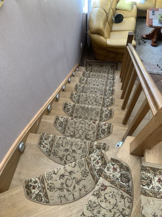 Schody dębowe z poręczą