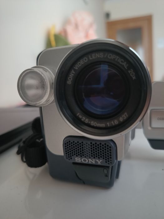 Продам відеокамеру SONY