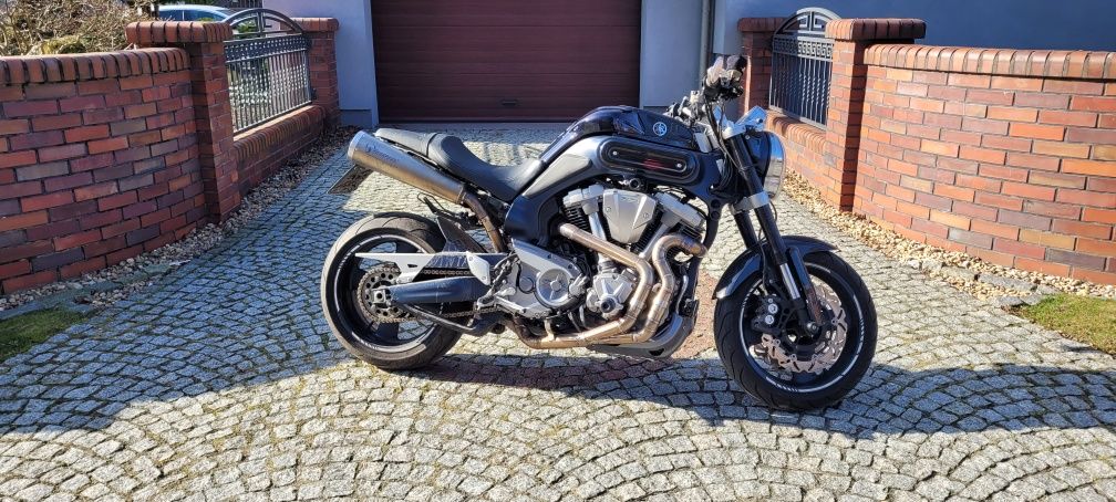 Yamaha MT 01 kolektor wydech AKRAPOVIC mocowanie tablicy kierunkowskaz