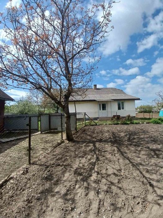 Продаж будинку в центрі села