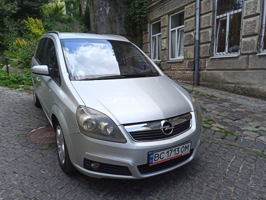 Opel Zafira B, Опель Зафіра Б