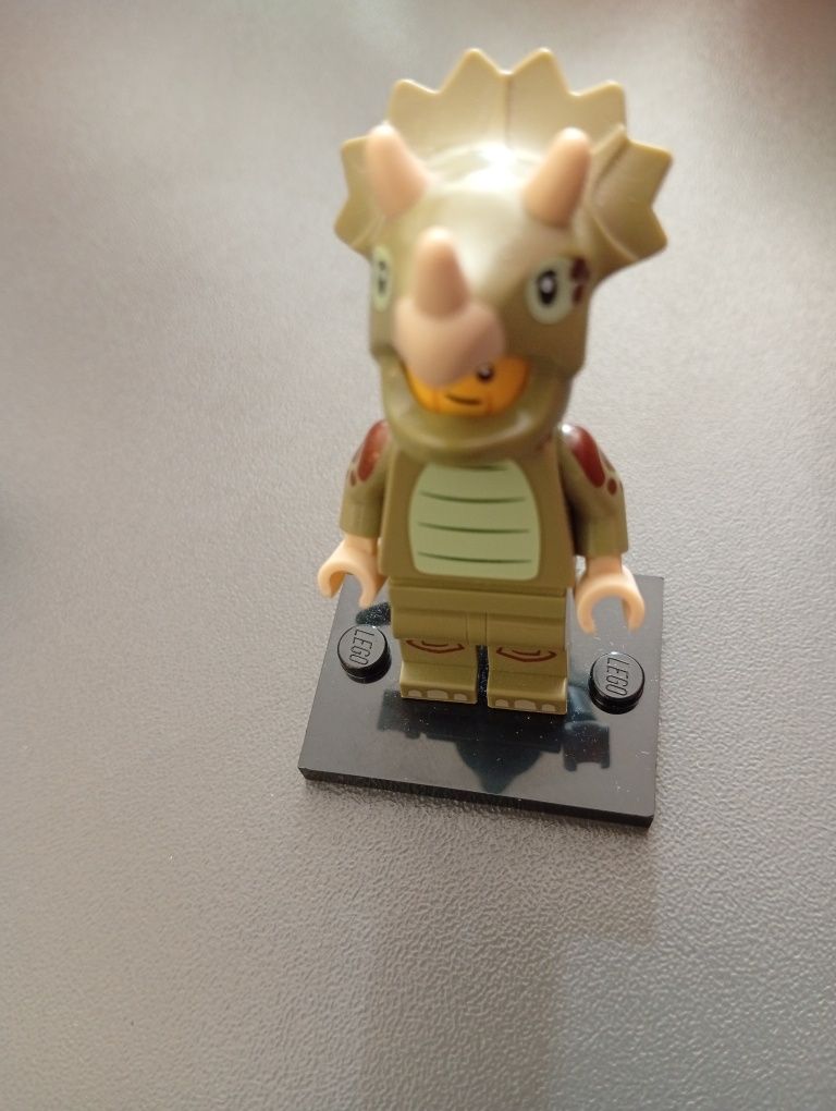 LEGO ludzik mini figurka seria 25 ludzik 8 dinozaur