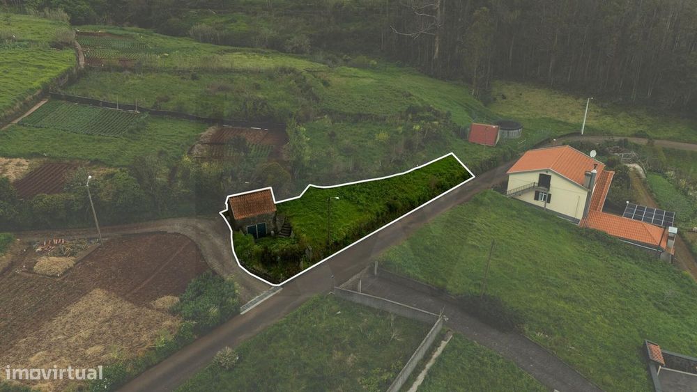 Terreno com palheiro - Achadas da Cruz - Porto Moniz