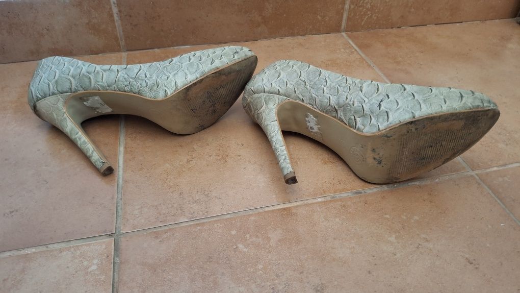 Sapatos usados poucas vezes N° 37