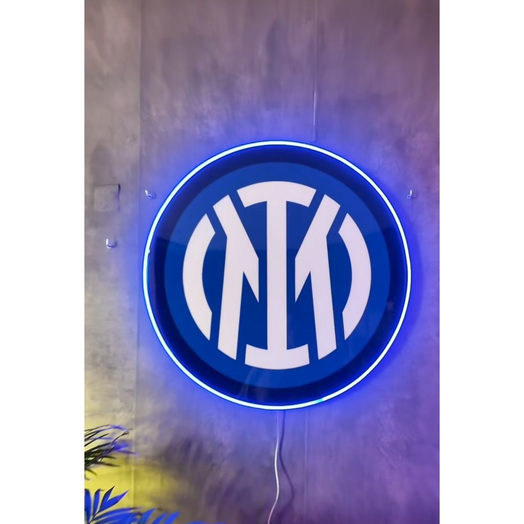 Logotipo Iluminado em Neon Flex e Resina – Feito à Medida