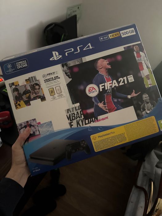 Playstation 4 slim praticamente nova
