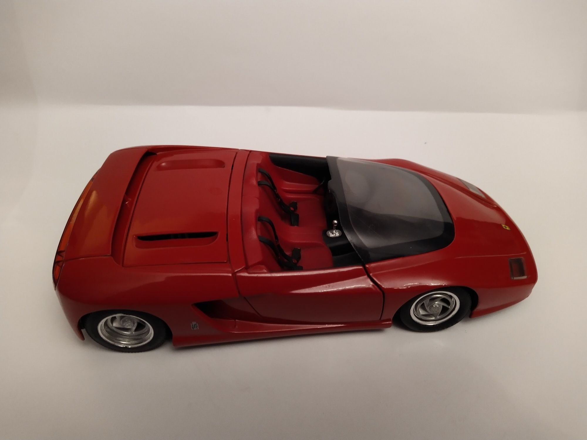 Ferrari Mythos Skala 1:18 Revell