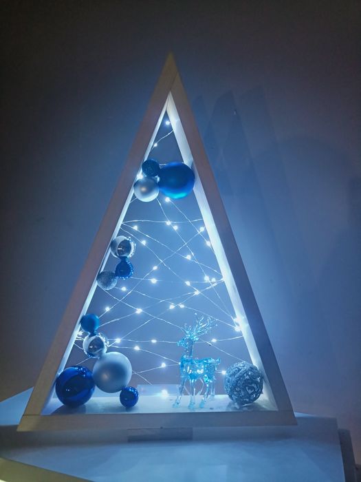 Ozdoba świąteczna - drewniana choinka ze światełkami LED