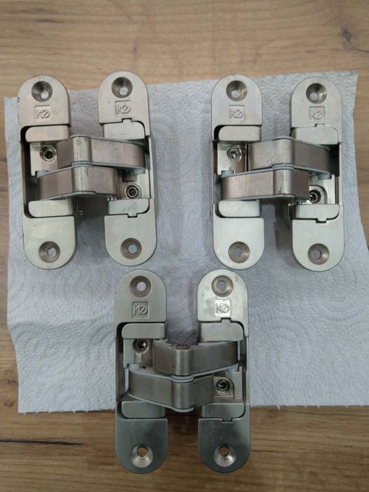 Zawias chowany do drzwi prawy