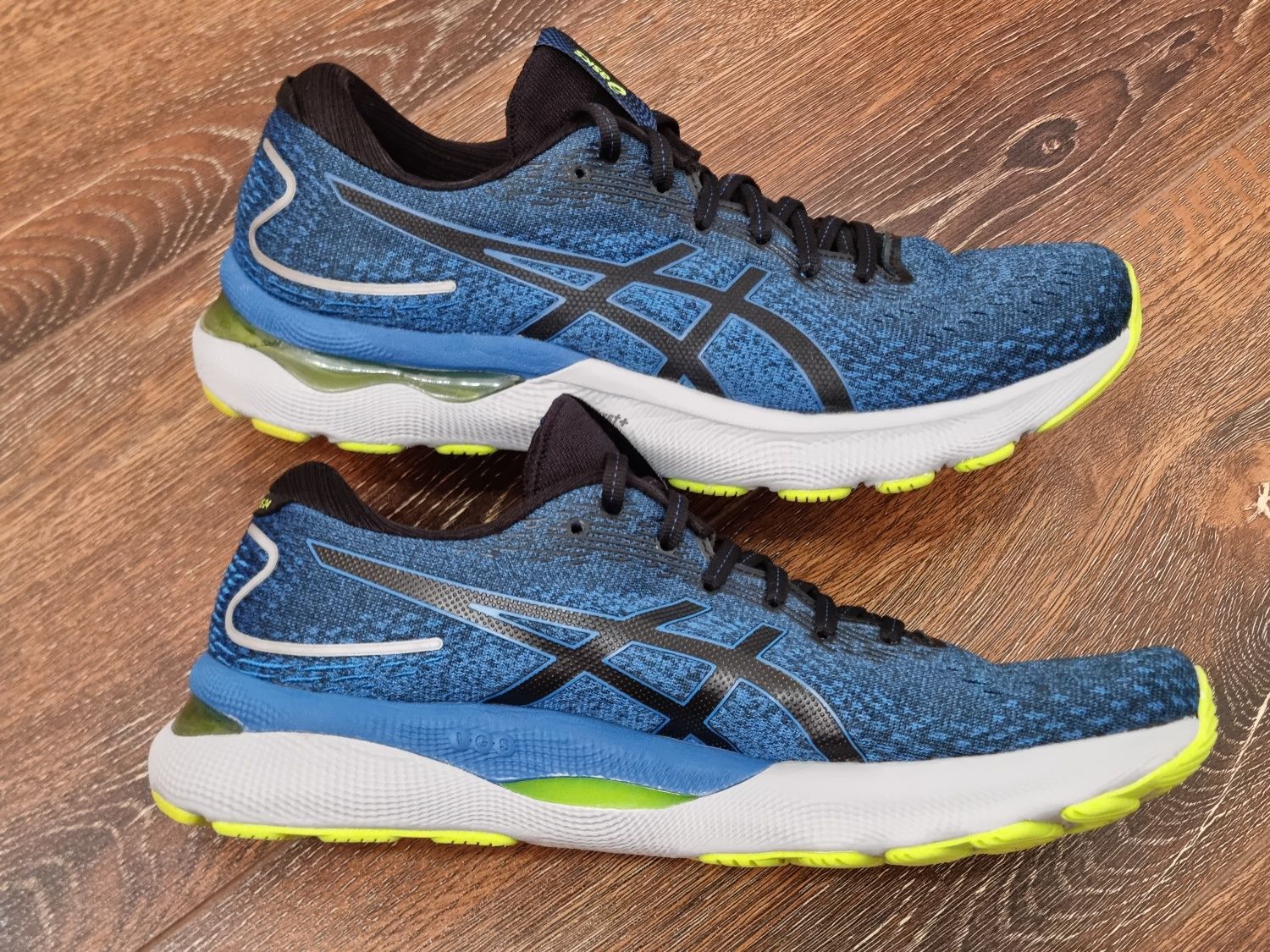 Оригінал 100% чоловічі кросівки asics nimbus 24 eur 44